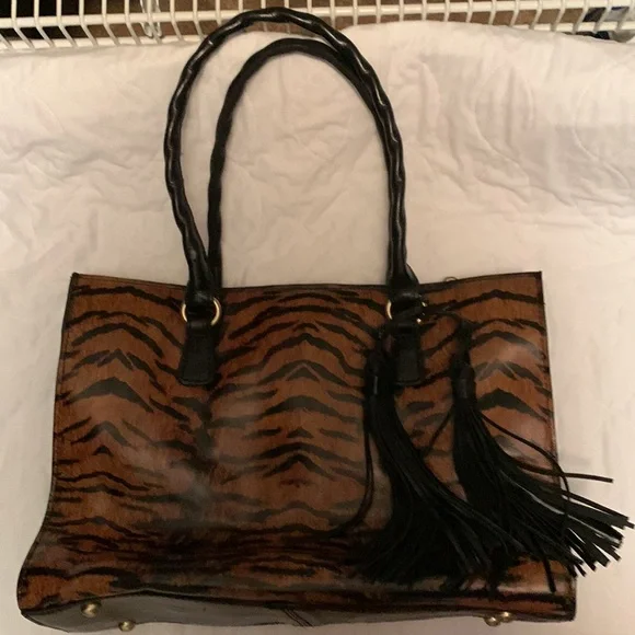 Patricia Nash leather bag 13 inches wide 9.5 inches deep 5 inches base - Picture 2 of 5
